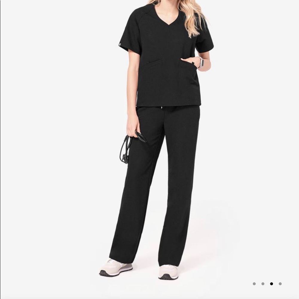 New Figs wide leg scrub pants black small